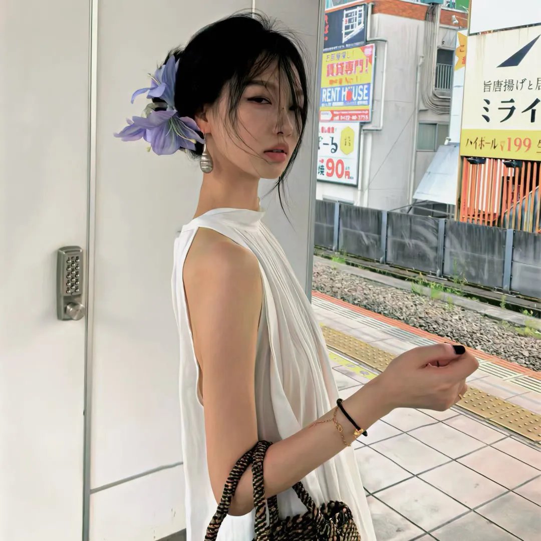 潜伏海报