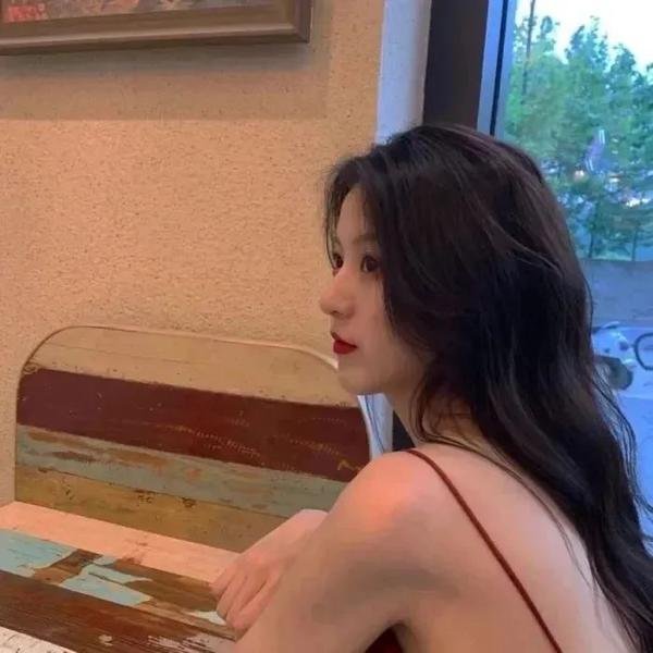 花花公子之千面女陪游海报